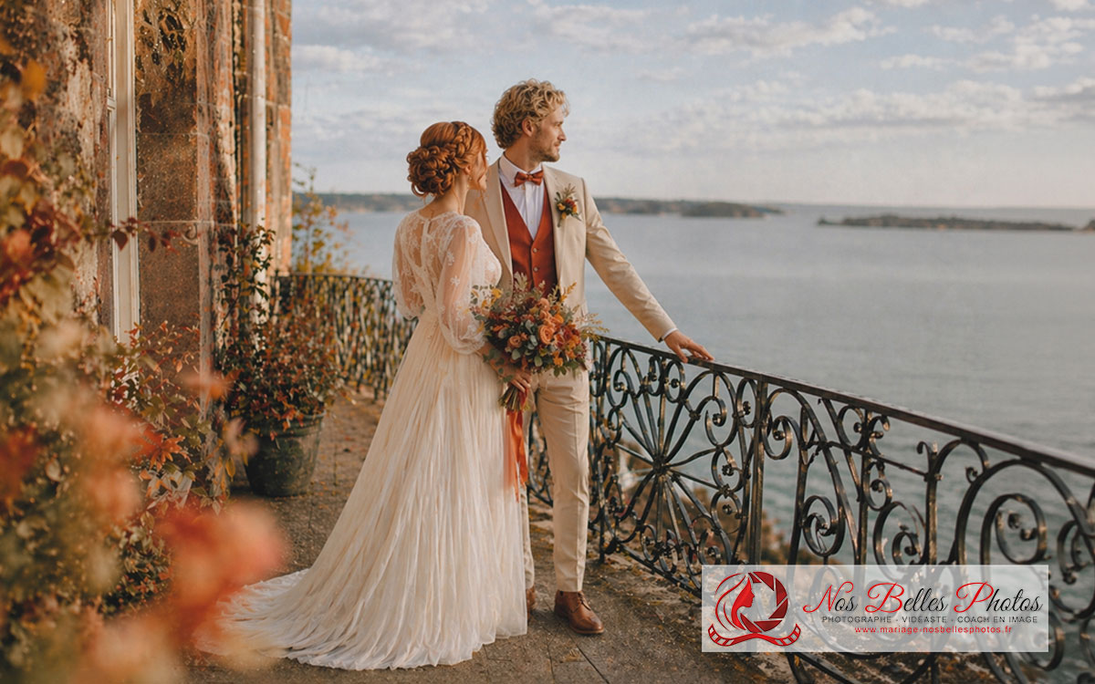 Photographe mariage Saint-Malo – couple de mariés en bord de mer