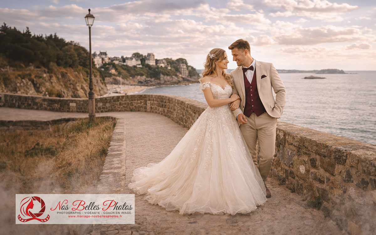 Séance photo couple à Dinard – moment naturel et romantique en bord de mer
